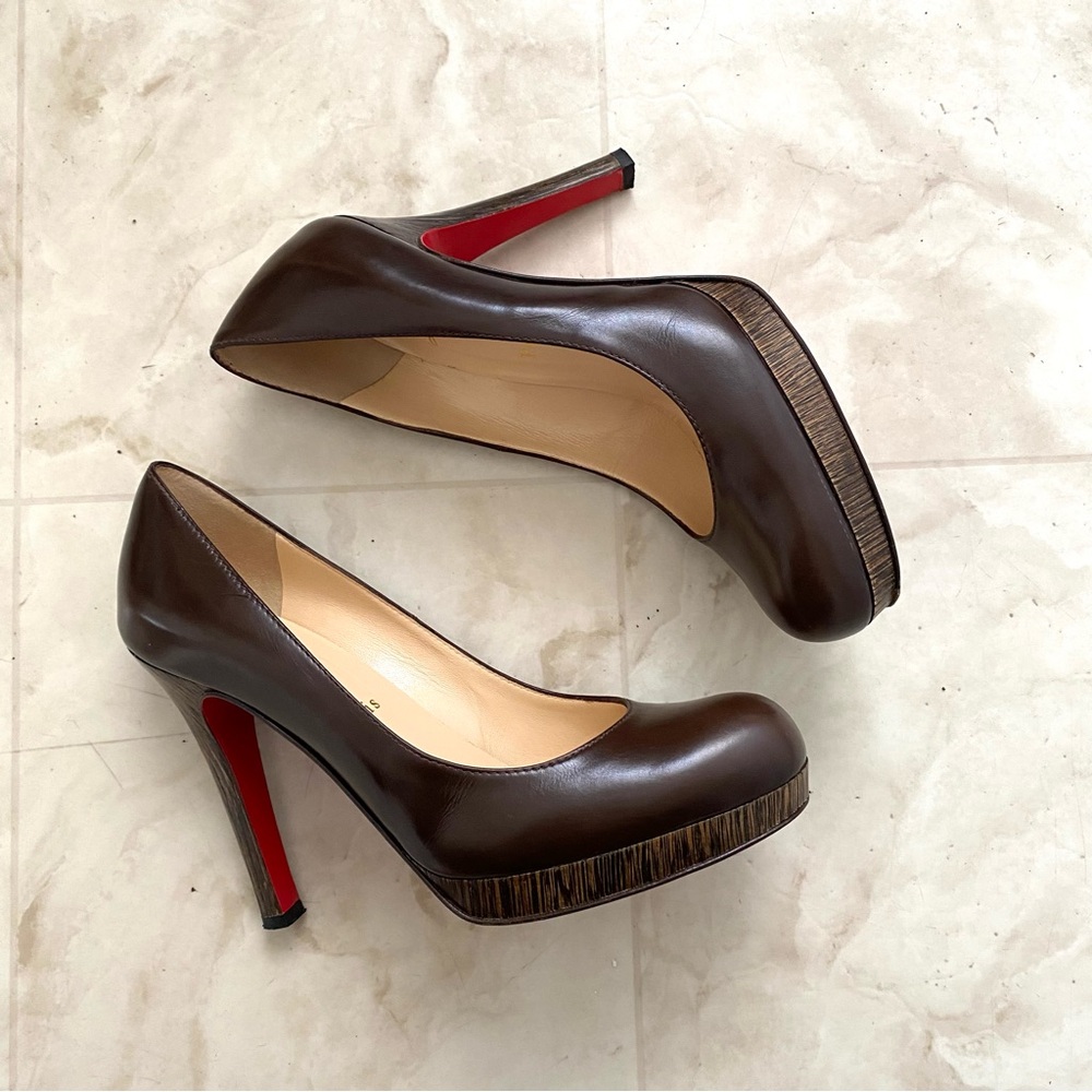 Christian Louboutin Made in Italy Dark Brown Leather Pump Heels size 8